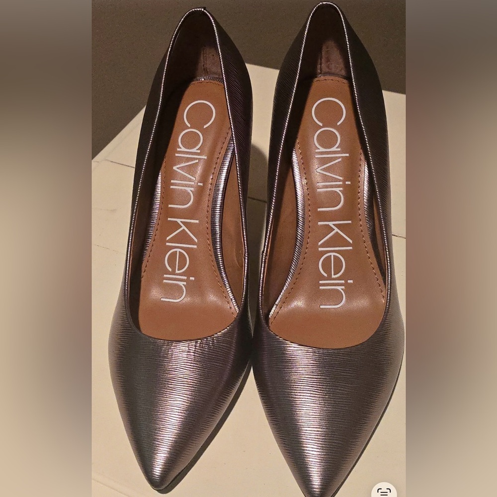 New Calvin Klein Gayle Metallic Silver Heels size 5.5 - Picture 2 of 10